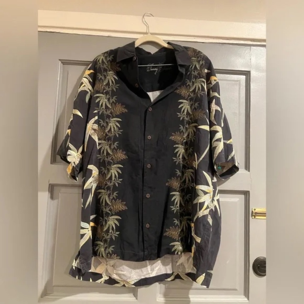 Tommy Bahama Black Hawaiian Button Down Shirt
